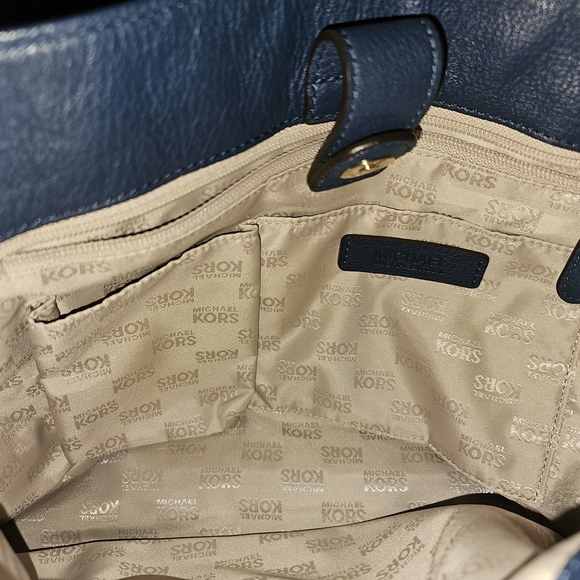 Michael Kors Navy Blue Leather Bag - Picture 6 of 7